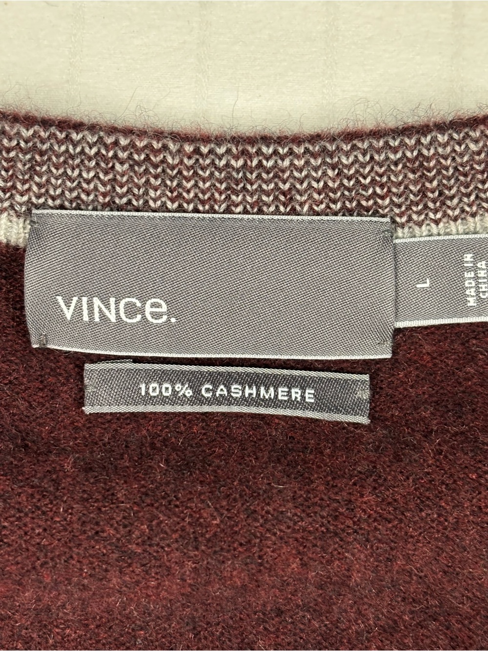 Vince Men's large V-Neck 100% cashmere Sweater in Burgundy - Picture 7 of 12